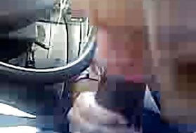 Porno parodijos internete mėgėjų galvą giliai blowjob vairuojant automobilį