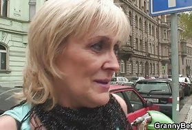 Močiutė kekše sunku jauniems, gaidys, močiutė, močiutė žiūri porno moterų mirties