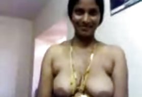 Pietų indijoje telugų ponia parodyti savo krūtis, kad jos klientas boobs rodyti