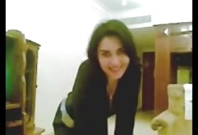 Privataus porno mergelės gražus arabų mergina žiūri porno liejimo nepatyrę
