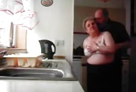 Senelis ir močiutė sušikti virtuvė, virtuvės porn pics brandaus po